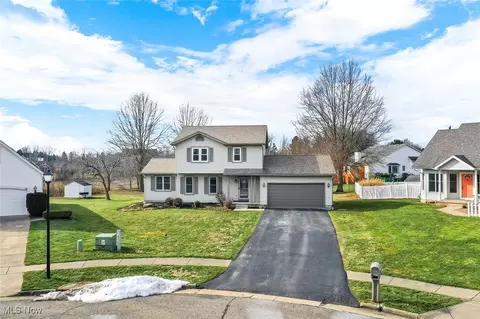 5275 Sycamore Hill Dr, New Middletown, OH 44442