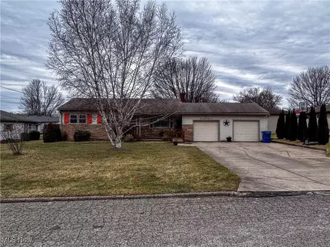 1913 Palo Verde Dr, Youngstown, OH 44514