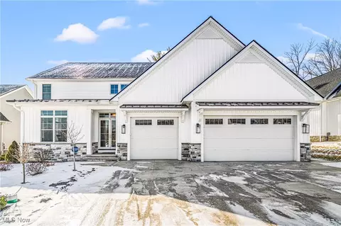 6482 S Cobblestone Rd, Mayfield Village, OH 44143