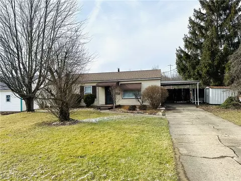 2521 Beech St, Girard, OH 44420