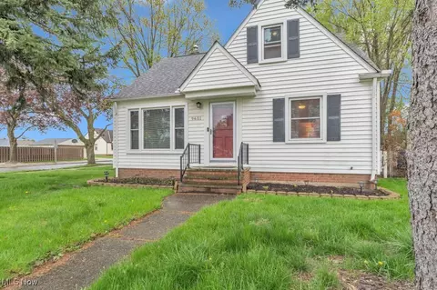 9601 Biddulph Rd, Brooklyn, OH 44144