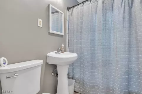 9601 Biddulph Rd, Brooklyn, OH 44144 photo 7