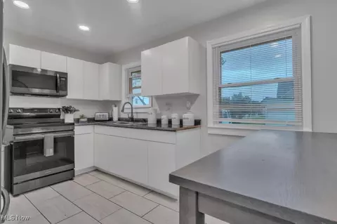 9601 Biddulph Rd, Brooklyn, OH 44144 photo 5