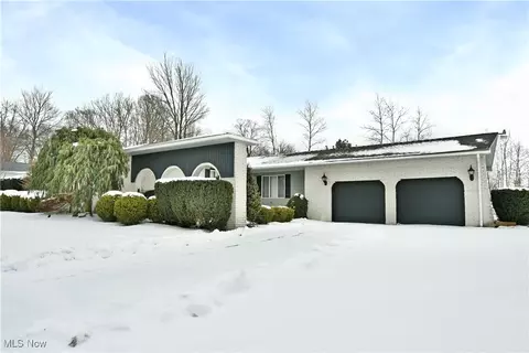 6156 Jacqueline Dr NE, Brookfield, OH 44403