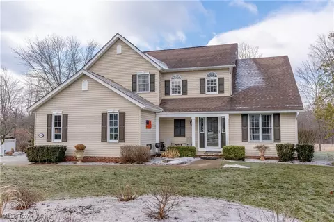 8300 Garfield Dr, Garrettsville, OH 44231