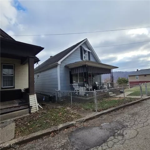 526 N 8th St, Martins Ferry, OH 43935