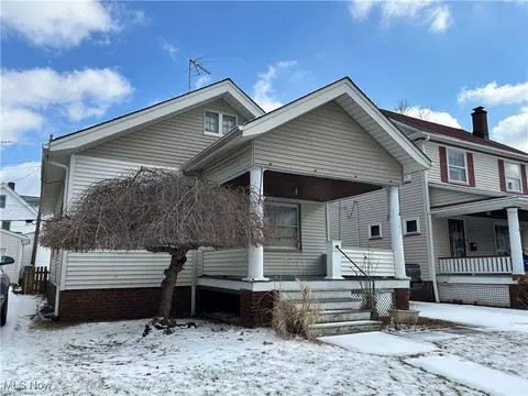 1255 Gladys Ave, Lakewood, OH 44107