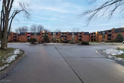4183 Columbia Rd #202, North Olmsted, OH 44070