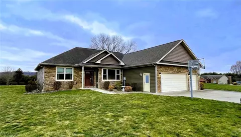 186 Fairway Dr, Beverly, OH 45715