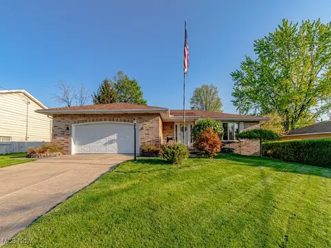 1071 Gettysburg Dr, Parma, OH 44134
