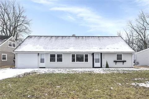 4860 Saddlewood Dr, Sheffield Lake, OH 44054
