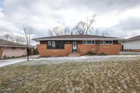 2631 Sherwood Dr, Parma, OH 44134