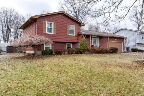 2100 Penny Ln, Austintown, OH 44515