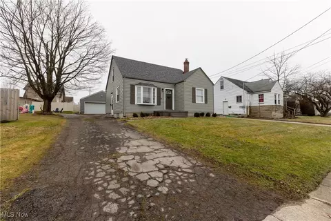 Exterior - 238 Wilson St, Struthers, OH 44471 photo 5 of 7