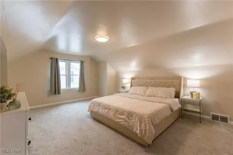 Bedroom - 238 Wilson St, Struthers, OH 44471 photo 4 of 5