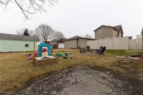 Exterior - 238 Wilson St, Struthers, OH 44471 photo 4 of 7