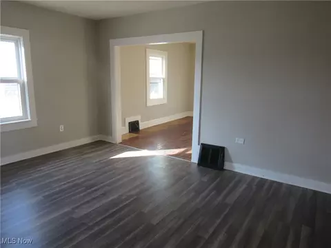 693 Cato Ave, Akron, OH 44310 photo 7