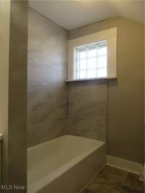 693 Cato Ave, Akron, OH 44310 photo 12
