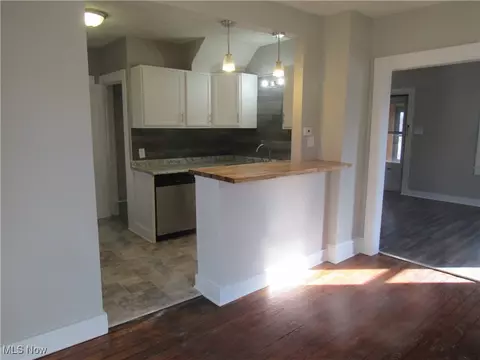 693 Cato Ave, Akron, OH 44310 photo 5