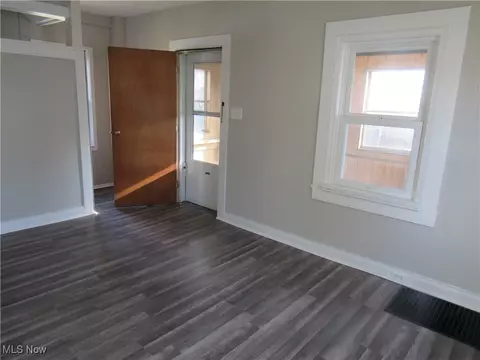 693 Cato Ave, Akron, OH 44310 photo 8
