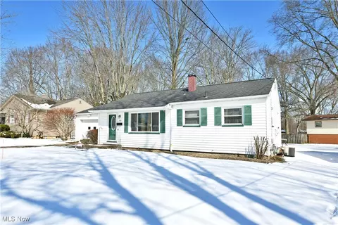 1743 Laurie Dr, Youngstown, OH 44511