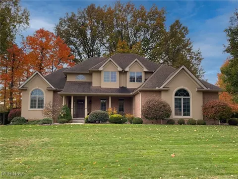 3685 Villa Rosa Dr, Canfield, OH 44406