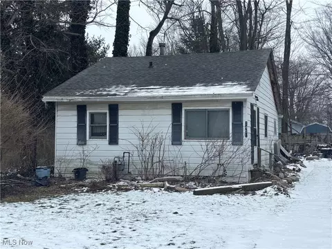 1451 Parkview Dr, Madison, OH 44057