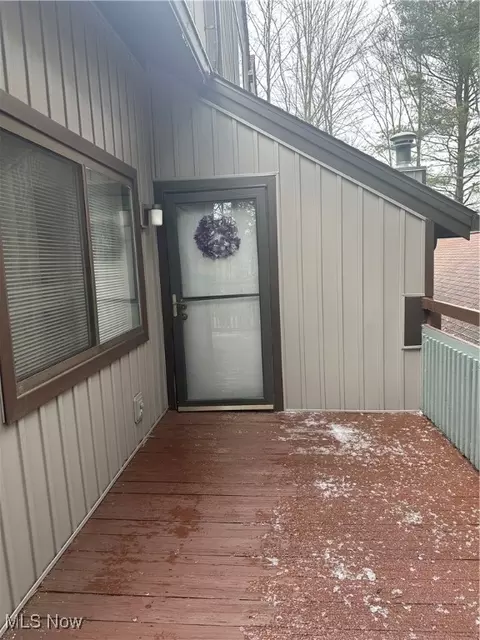 2201 Pinebrook Trl, Cuyahoga Falls, OH 44223