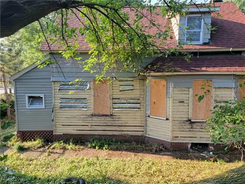 1941 W 77th St, Cleveland, OH 44102
