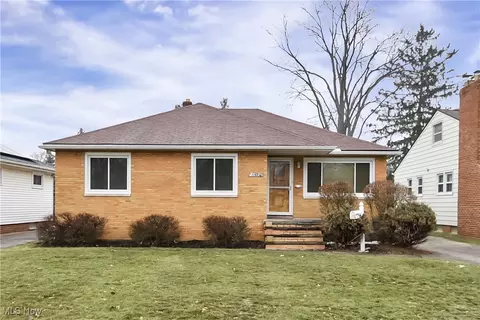 11590 Barrington Blvd, Parma Heights, OH 44130
