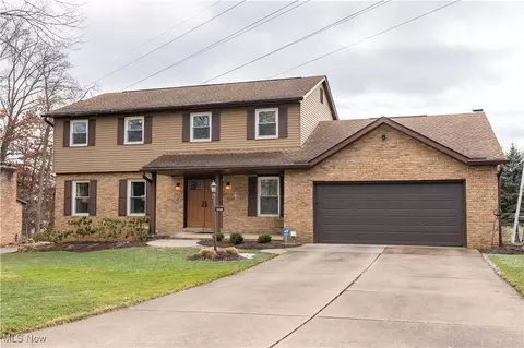 2426 Bur Oak St NE, Canton, OH 44705