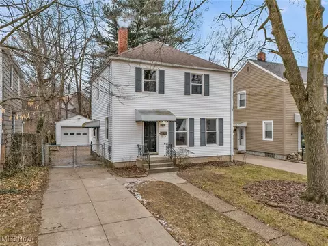 2763 Ironwood St, Cuyahoga Falls, OH 44221