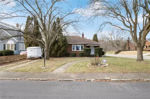 1527 Ridge Rd NW, Canton, OH 44703