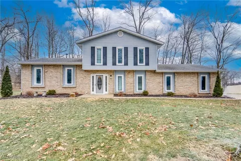 605 Billman St SW, Hartville, OH 44632