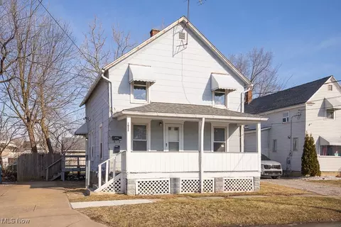 1052 W 17th St, Lorain, OH 44052