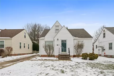 1332 Mayfield Ridge Rd, Mayfield Heights, OH 44124