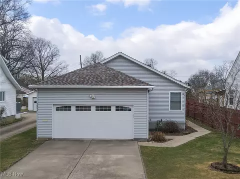 1064 Roosevelt Ave, Cuyahoga Falls, OH 44221