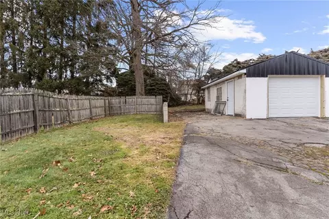 41 Wetmore Dr, Struthers, OH 44471 photo 2
