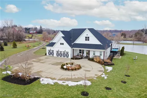 4437 Beach Rd, Medina, OH 44256