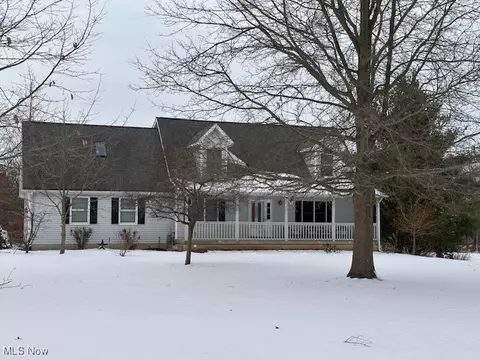 469 Lower Cork Ln, Geneva, OH 44041