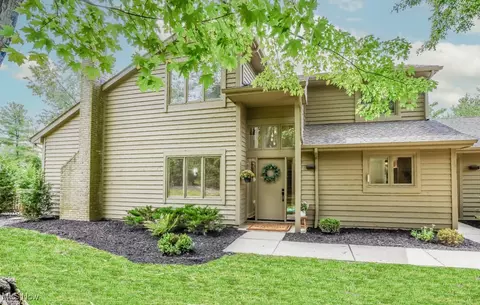 9 Dorset Ct, Beachwood, OH 44122