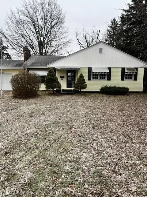 81 Camvet Dr, Campbell, OH 44405