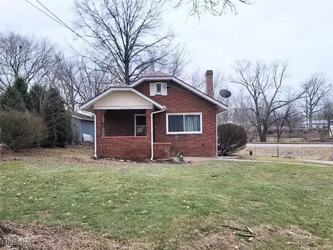 979 Ewart Rd, Akron, OH 44312