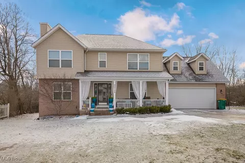 25135 Booker Ave, Oakwood Village, OH 44146