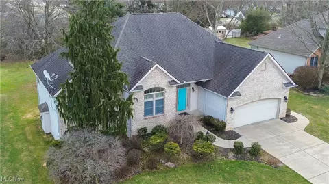 276 Colonial Dr, Canfield, OH 44406