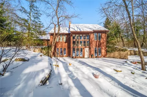9735 Fox Meadow Ln, Chardon, OH 44024