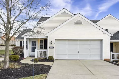21880 Addington Blvd #11, Rocky River, OH 44116