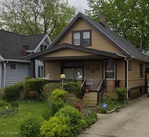 13816 North Dr, Garfield Heights, OH 44105