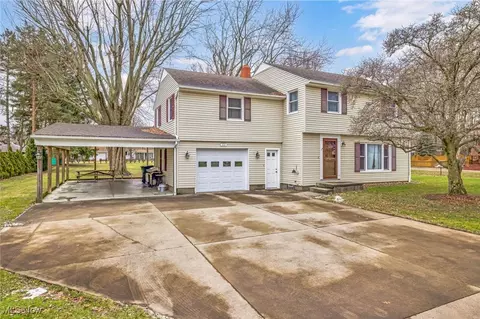 310 Maplewood Dr, Alliance, OH 44601