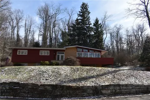 735 Sheridan Rd, Coshocton, OH 43812